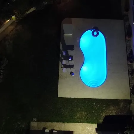 Leonton With A Private Pool